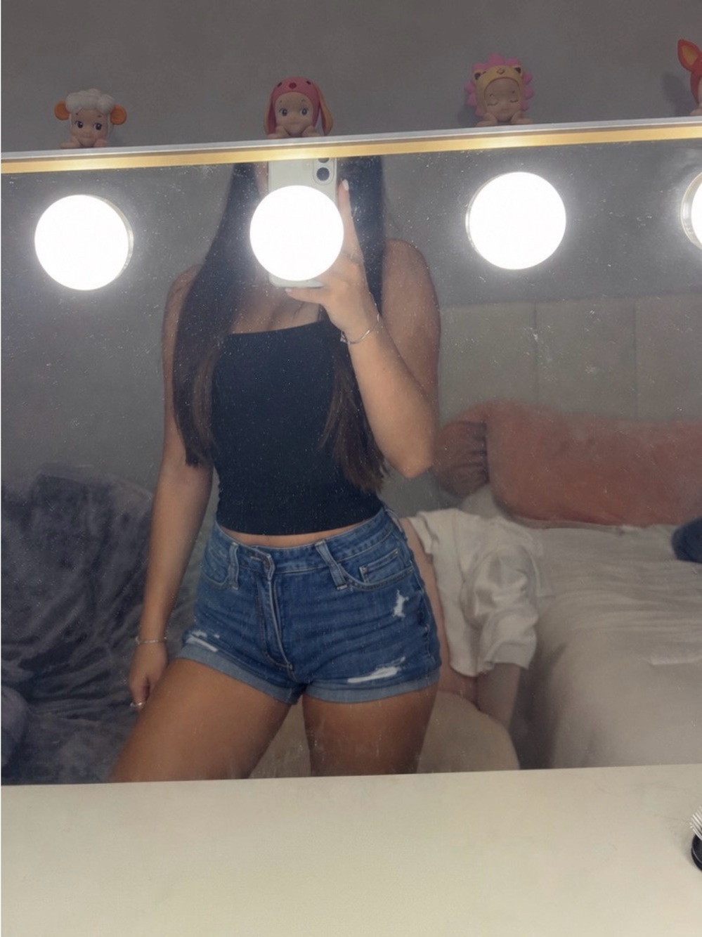 Hollister Low-Rise Denim Mini Shorts – Size 23W / 00
